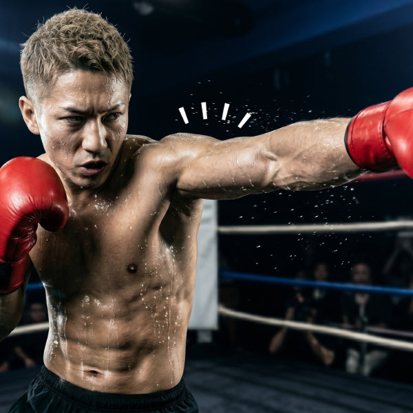 ボクシングで汗を流す男性。激しい運動や汗でも落ちないカクシスの優れた耐久性のイメージ